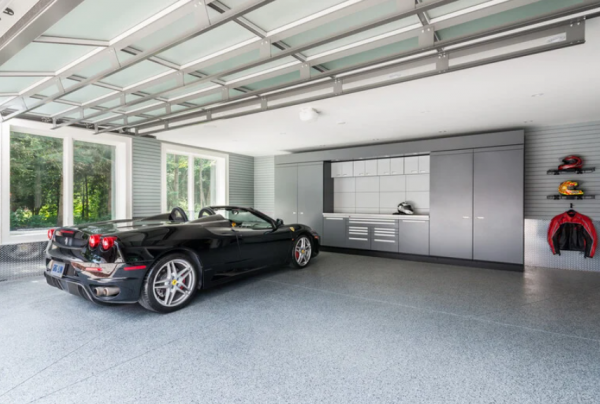 Garasi dengan jendela besar untuk aliran udara maksimal